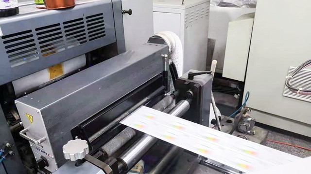 标签、标牌与熨平机与色织布与餐盒印刷设备有哪些不同